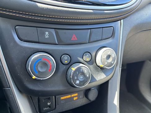 Used 2018 Chevrolet Trax LT w/ LT Convenience Package image 11