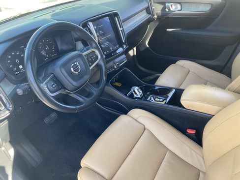 Used 2019 Volvo XC40 T4 Inscription FWD image 16