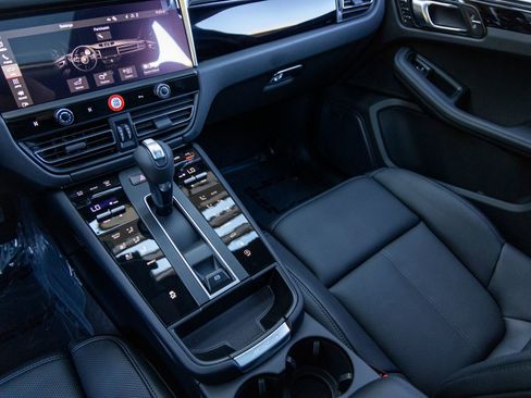 New 2026 Porsche Macan image 43