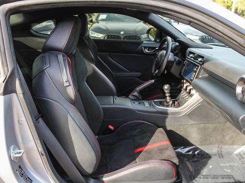 Used 2022 Subaru BRZ Limited image 17