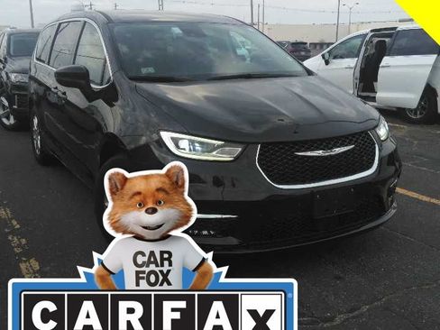 Used 2023 Chrysler Pacifica Touring-L image 1