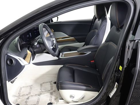 Used 2024 Lucid Air Touring AWD/4WD image 31