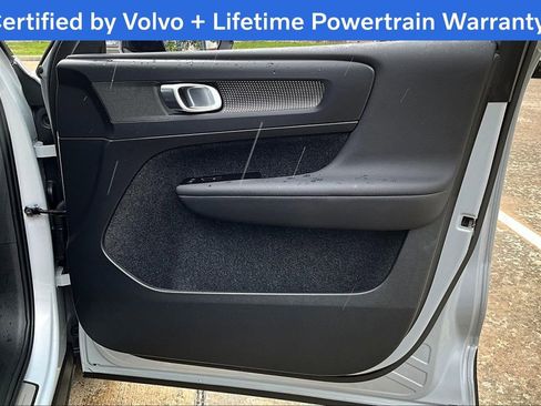 Used 2022 Volvo XC40 T5 R-Design image 24