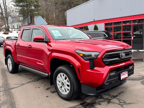 Used 2025 Toyota Tacoma SR5 image 4