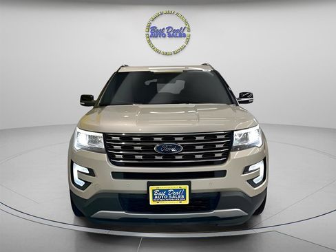 Used 2017 Ford Explorer XLT w/ Equipment Group 202A AWD/4WD image 8