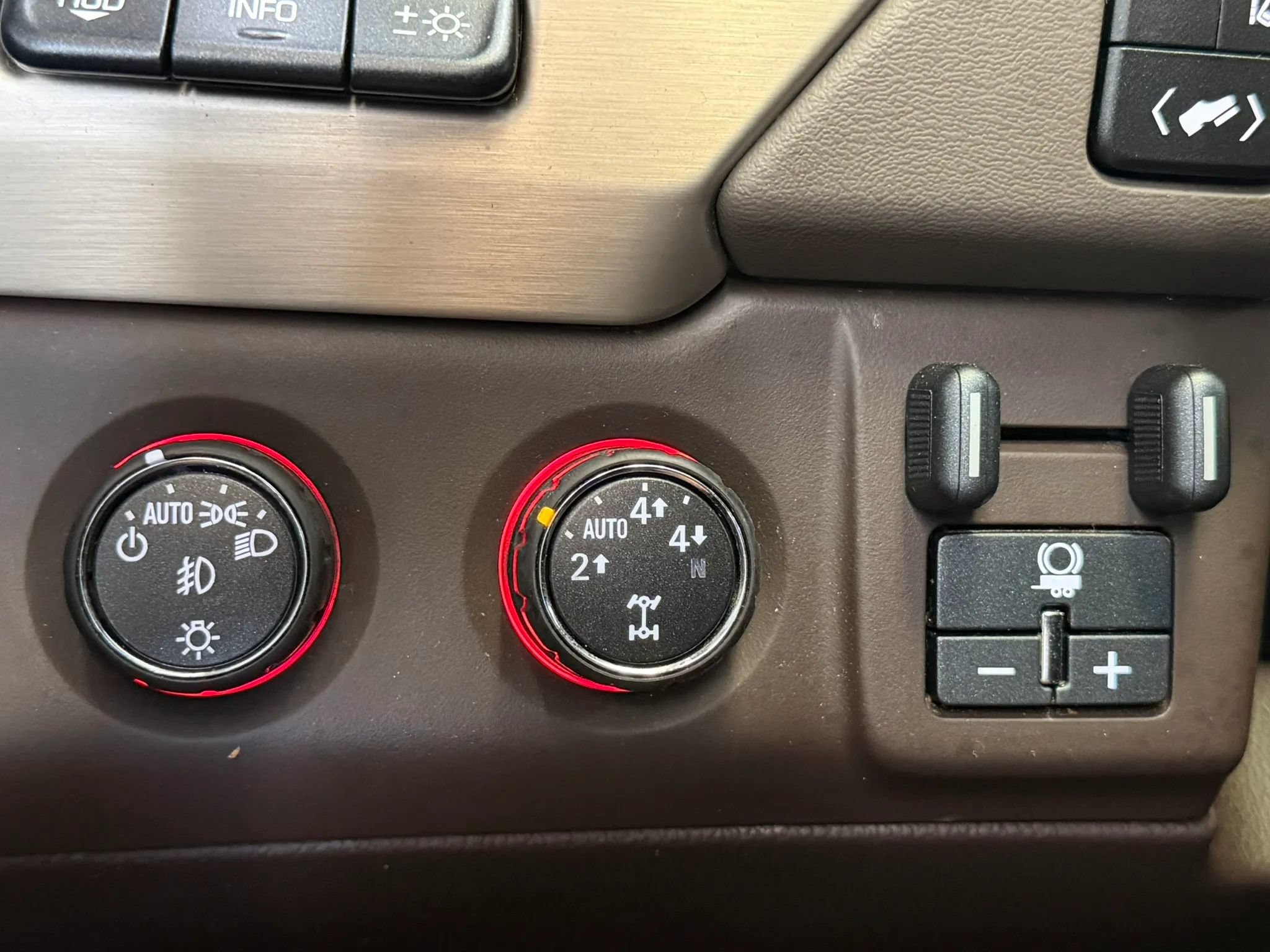 Used 2015 GMC Yukon Denali w/ Touring Package AWD/4WD image 58