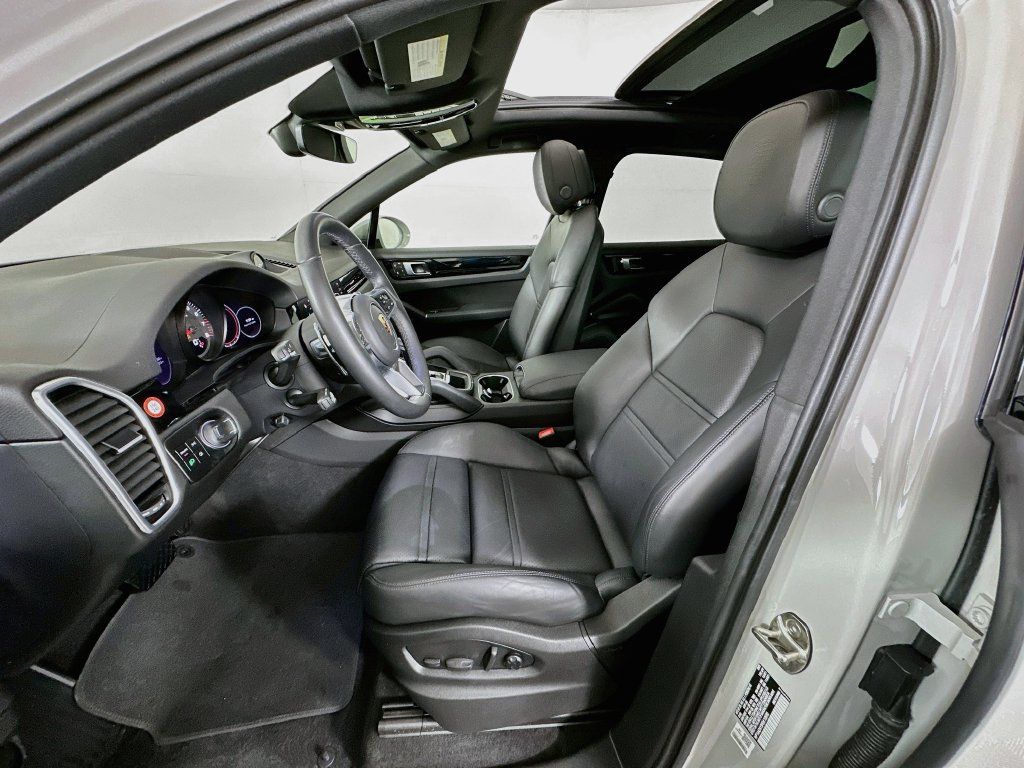 Used 2023 Porsche Cayenne AWD/4WD image 21