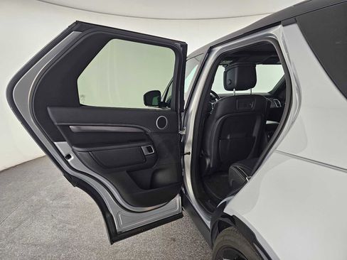 Used 2024 Land Rover Discovery Metropolitan Edition image 17