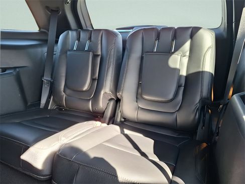 Used 2019 Ford Explorer XLT w/ Equipment Group 202A image 11