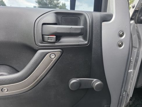Used 2017 Jeep Wrangler Unlimited Sport w/ Connectivity Group AWD/4WD image 19