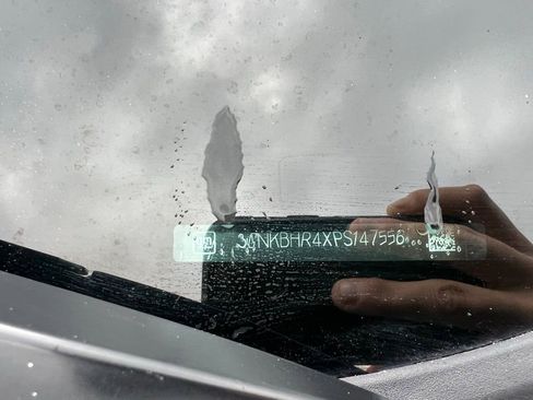 Used 2023 Chevrolet Blazer LT image 15