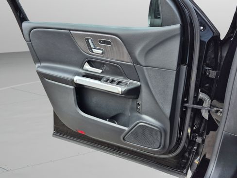 Used 2023 Mercedes-Benz GLB 250 image 25