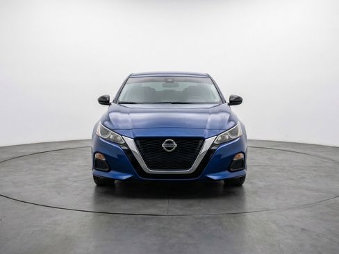 Used 2025 Nissan Altima 2.5 SV image 2