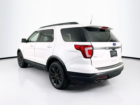 Used 2018 Ford Explorer XLT w/ Equipment Group 202A AWD/4WD image 5