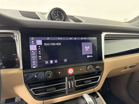 Certified 2024 Porsche Macan AWD/4WD image 28