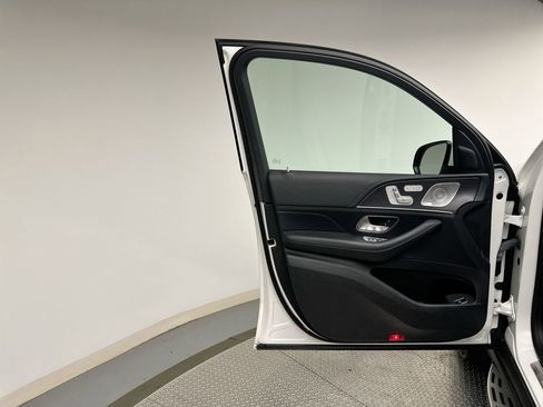 Used 2023 Mercedes-Benz GLS 450 4MATIC image 10