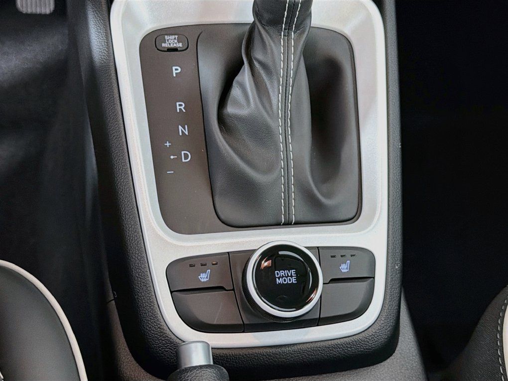 Used 2026 Hyundai Venue SEL FWD image 22