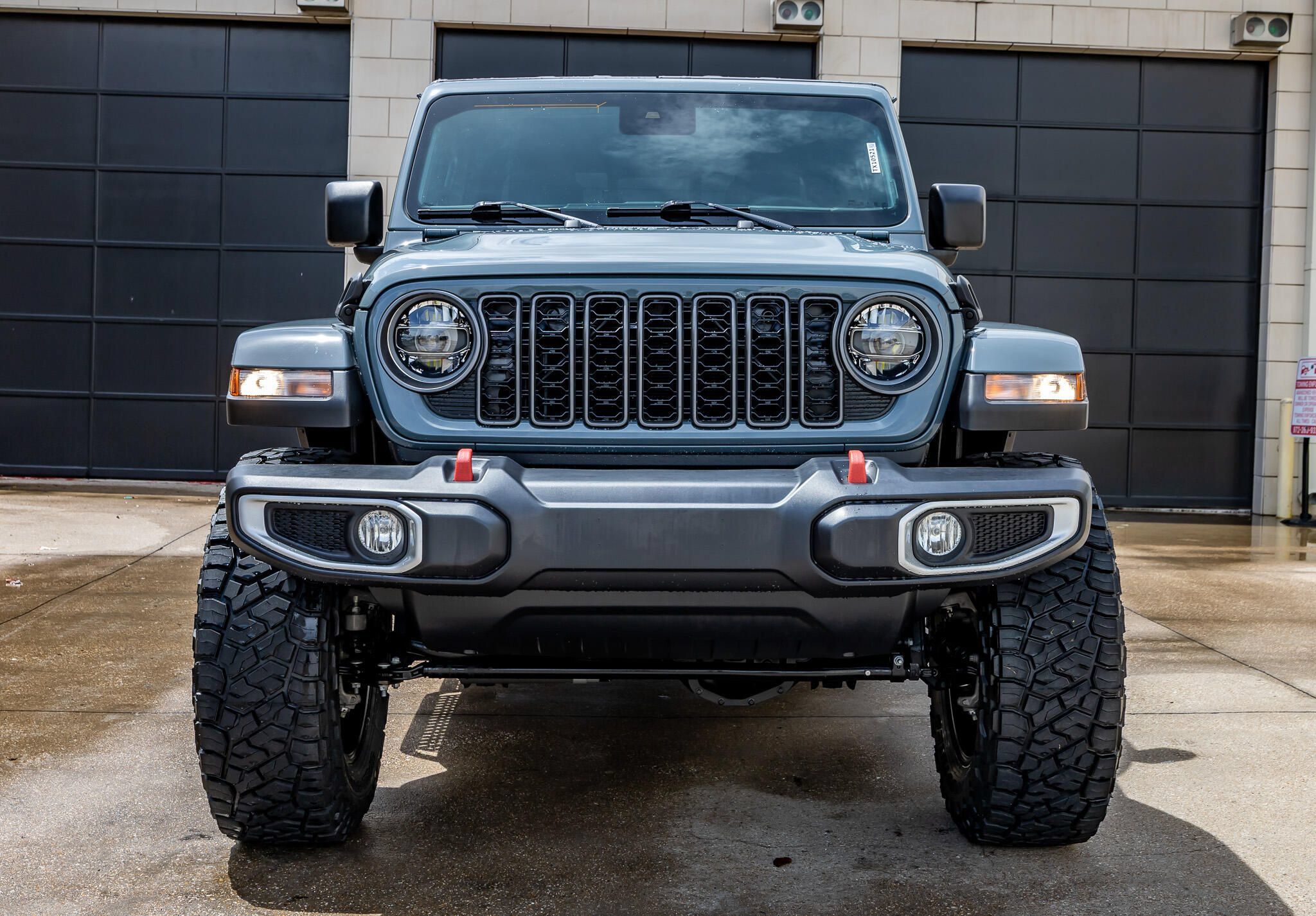 Used 2025 Jeep Gladiator Sport AWD/4WD image 4
