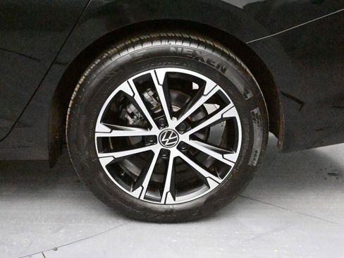 Certified 2025 Volkswagen Jetta Sport image 10