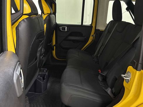 Used 2019 Jeep Wrangler Unlimited Sahara image 25