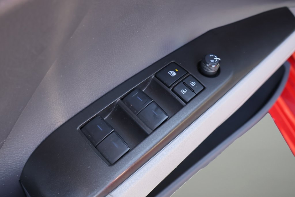 Used 2023 Toyota Camry SE FWD image 11