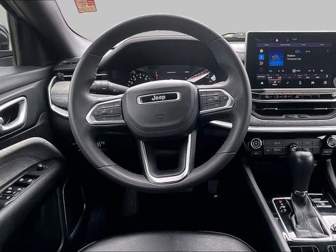 Used 2023 Jeep Compass Latitude AWD/4WD image 5