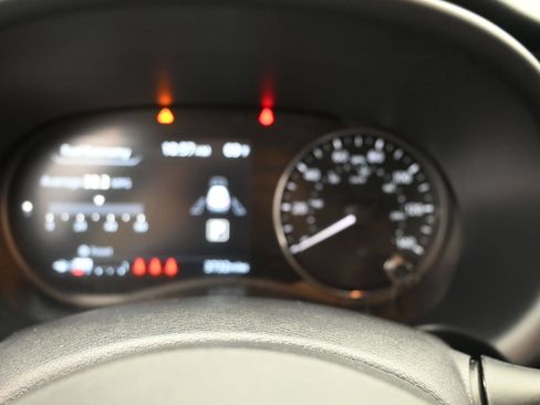 Used 2024 Nissan Kicks SR w/ SR Premium Package FWD image 15