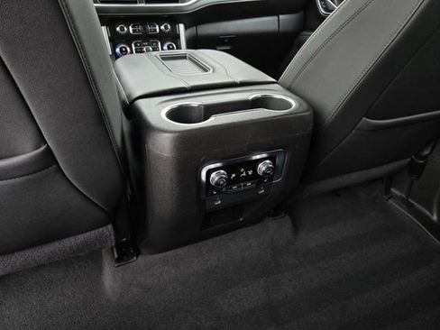 Used 2022 GMC Yukon SLT w/ SLT Premium Package image 19