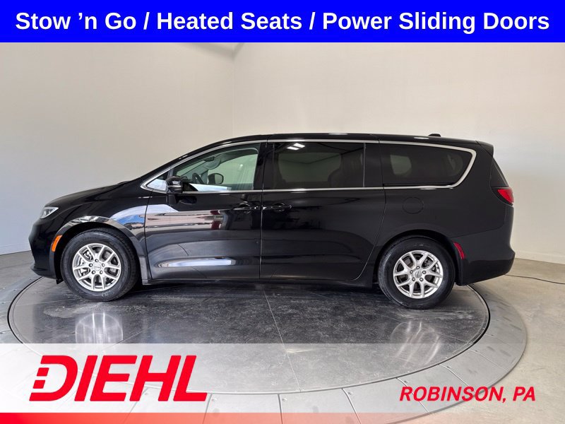 Used 2024 Chrysler Pacifica Touring-L FWD image 4