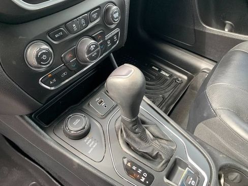 Used 2021 Jeep Cherokee Latitude Lux w/ Comfort/Convenience Group AWD/4WD image 22