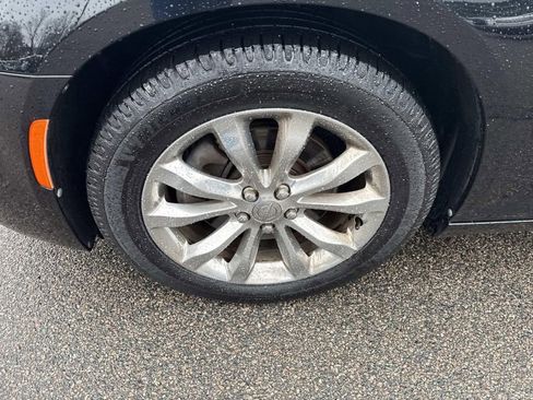 Used 2016 Chrysler 300 C image 12