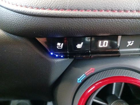 Used 2023 Chevrolet Blazer RS w/ Enhanced Convenience Package image 23