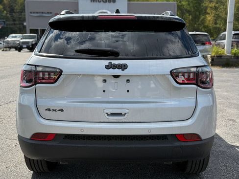 Used 2025 Jeep Compass Limited w/ Sun & Sound Group AWD/4WD image 4