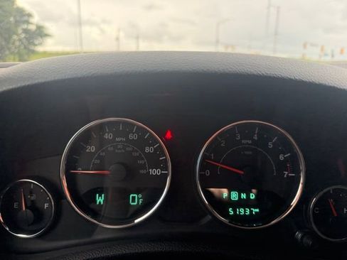 Used 2017 Jeep Wrangler Unlimited Sahara w/ Connectivity Group AWD/4WD image 16