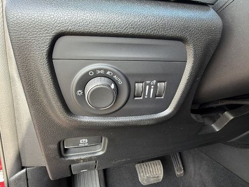 Used 2025 Jeep Grand Cherokee Laredo X w/ Luxury Tech Group I AWD/4WD image 29