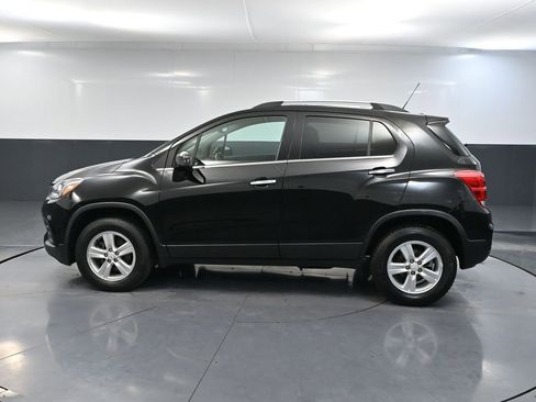Used 2020 Chevrolet Trax LT w/ LT Convenience Package image 9