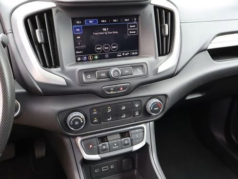Used 2024 GMC Terrain SLE FWD image 6
