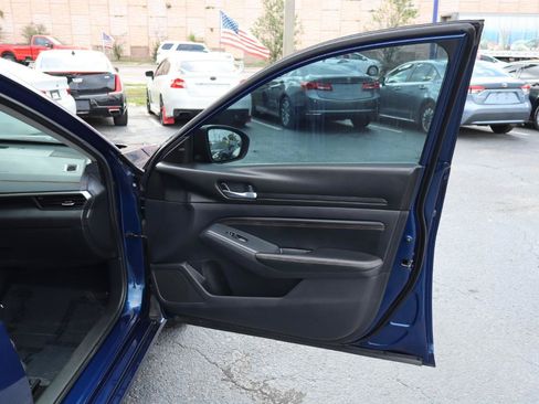 Used 2020 Nissan Altima 2.5 SR FWD image 10