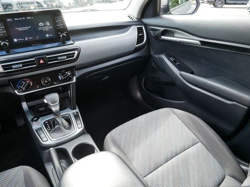 Used 2021 Kia Seltos LX AWD/4WD image 11