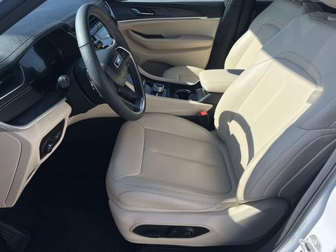 Certified 2024 Jeep Grand Cherokee L Limited image 11