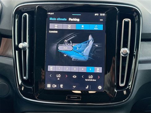 Used 2023 Volvo XC40 Recharge Ultimate image 17