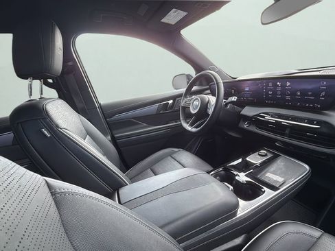 Used 2025 Buick Enclave Sport Touring image 21