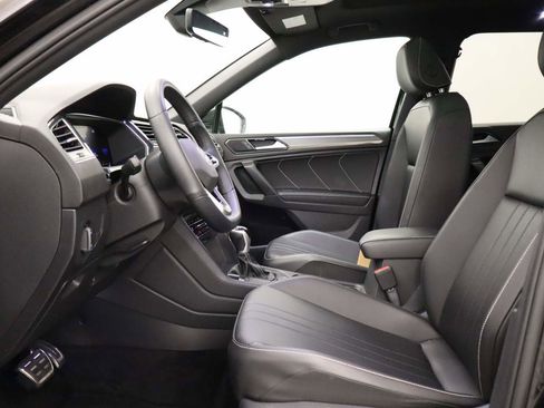 Used 2022 Volkswagen Tiguan SE R-Line image 15