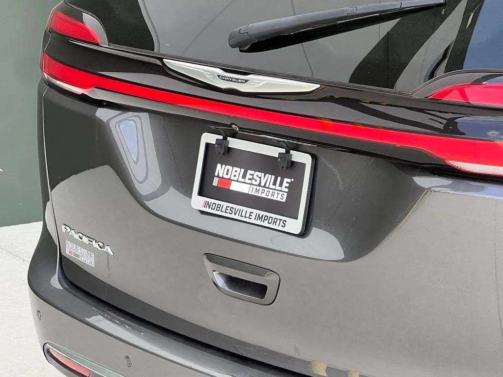 Used 2021 Chrysler Pacifica Touring-L FWD image 34