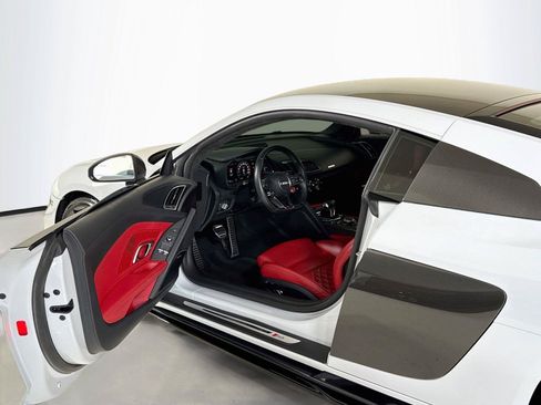 Used 2021 Audi R8 V10 w/ Premium Package RWD image 12