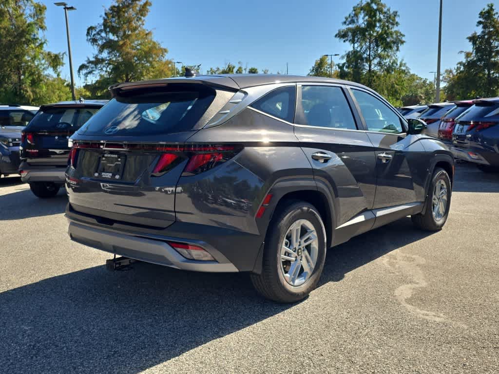 New 2026 Hyundai Tucson SE w/ Tow & Go Package FWD image 7