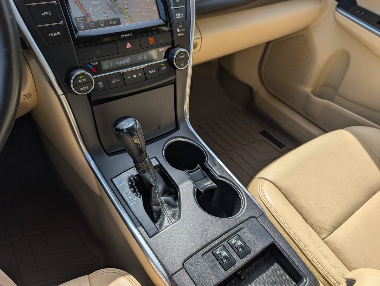 Used 2016 Toyota Camry XLE w/ Moonroof Package FWD image 24