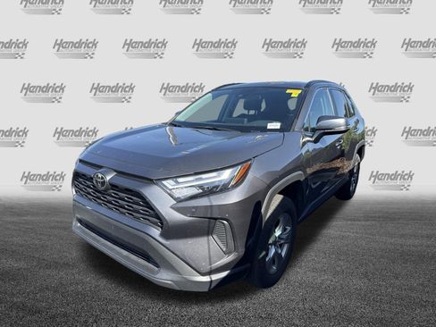 Used 2025 Toyota RAV4 XLE AWD/4WD image 5