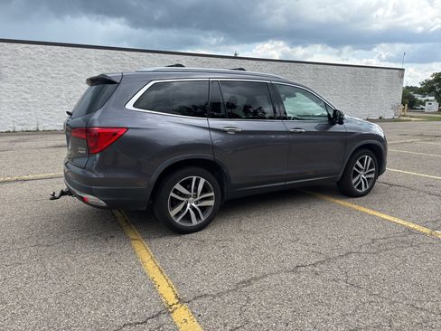 Used 2018 Honda Pilot Touring image 22
