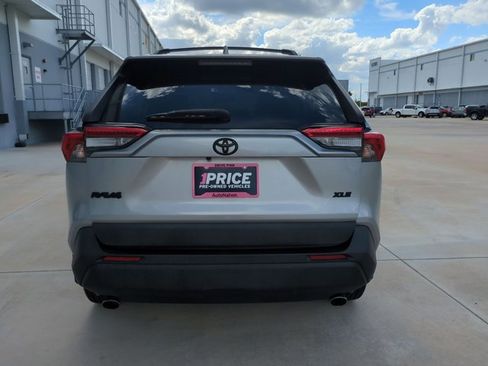 Used 2021 Toyota RAV4 XLE Premium FWD image 7